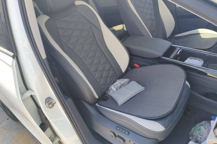 Used Volkswagen ID.6 CROZZ 2022 Long-Range PRO Edition Right Front Seat