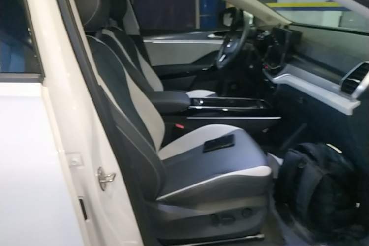 Used Volkswagen ID.6 CROZZ 2022 Long-Range PURE+ Edition Right Front Seat