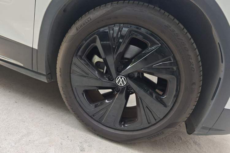 Used Volkswagen ID.6 CROZZ 2022 Long-Range Lite PRO Edition Right Front Wheel Hub