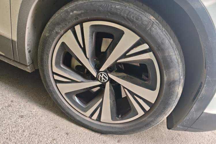 Used Volkswagen ID.6 CROZZ 2022 Long-Range PRO Edition Right Front Wheel Hub