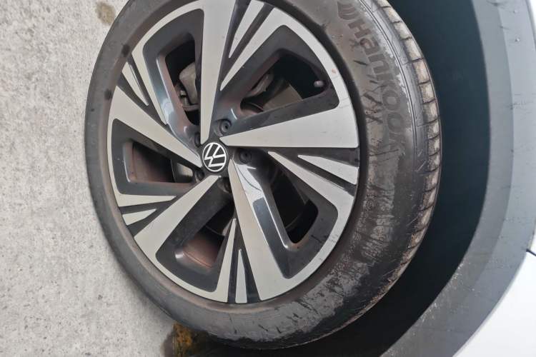 Used Volkswagen ID.6 CROZZ 2022 Long-Range PRO Edition Right Front Wheel Hub