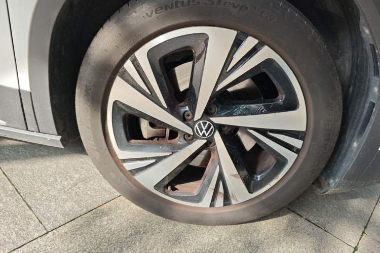 Used Volkswagen ID.6 CROZZ 2022 Long-Range PRO Edition Right Front Wheel Hub
