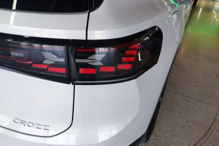 Used Volkswagen ID.6 CROZZ 2022 Long-Range PRO Edition Right Rear Taillight