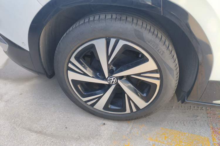 Used Volkswagen ID.6 CROZZ 2022 Long-Range PRO Edition Right Rear Wheel Hub