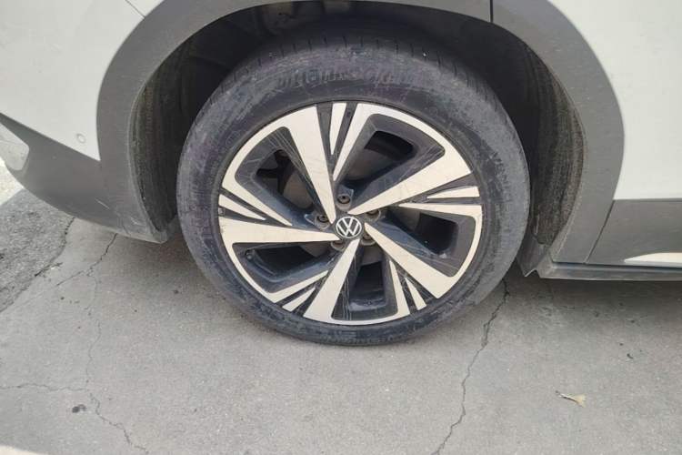 Used Volkswagen ID.6 CROZZ 2022 Long-Range PRO Edition Right Rear Wheel Hub