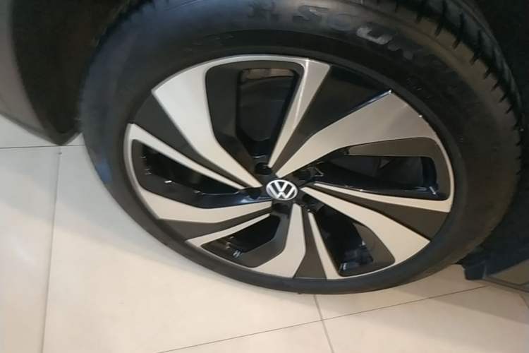 Used Volkswagen ID.6 CROZZ 2022 Long-Range PURE+ Edition Right Rear Wheel Hub