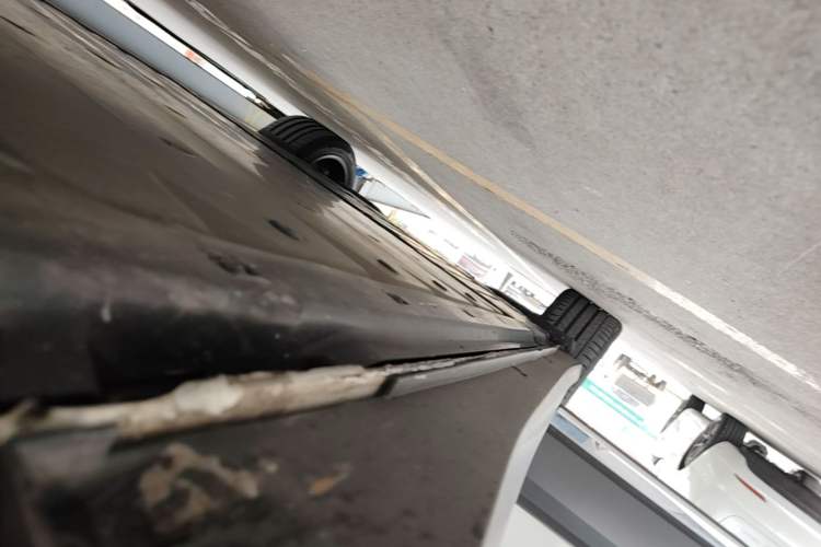 Used Volkswagen ID.6 CROZZ 2022 Standard Range PURE Edition Right Side Sill