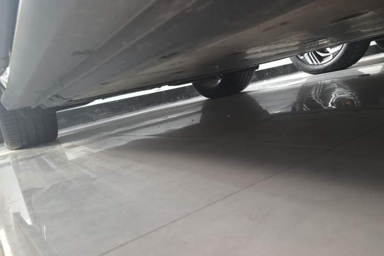 Used Volkswagen ID.6 CROZZ 2022 Long-Range PRO Edition Right Side Sill