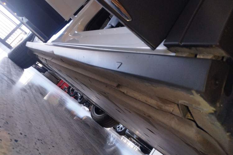Used Volkswagen ID.6 CROZZ 2022 Long-Range PRO Edition Right Side Sill