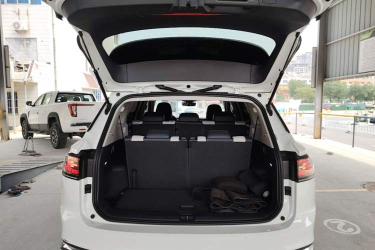 Used Volkswagen ID.6 CROZZ 2022 Standard Range PURE Edition Trunk