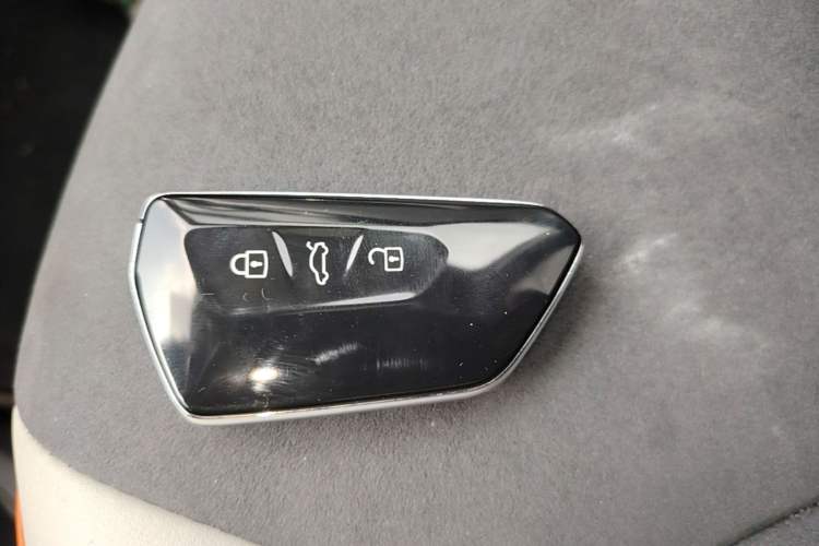 Used Volkswagen ID.6 CROZZ 2022 Long-Range PRO Edition Vehicle Key