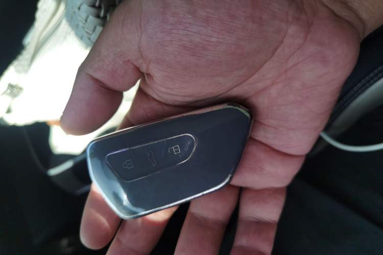 Used Volkswagen ID.6 CROZZ 2022 Long-Range PRO Edition Vehicle Key