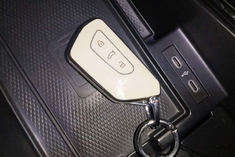Used Volkswagen ID.6 CROZZ 2022 Long-Range PRO Edition Vehicle Key