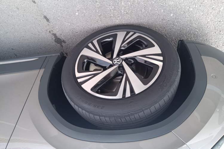 Used Volkswagen ID.6 CROZZ 2022 Long-Range PRO Edition Left Front Wheel Hub