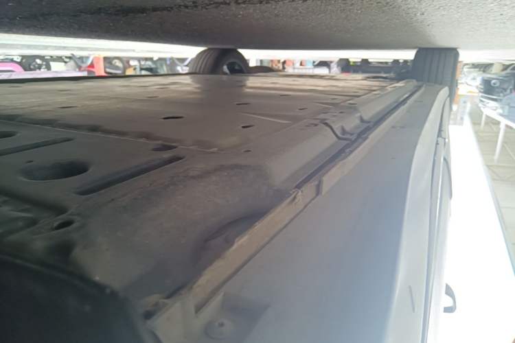 Used Volkswagen ID.6 CROZZ 2022 Long-Range PRO Edition Left Side Sill