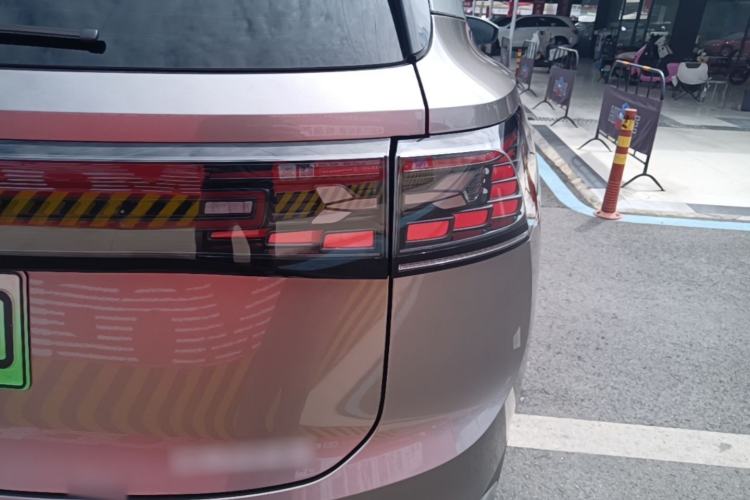 Used Volkswagen ID.6 CROZZ 2022 Long-Range PRO Edition Right Rear Taillight