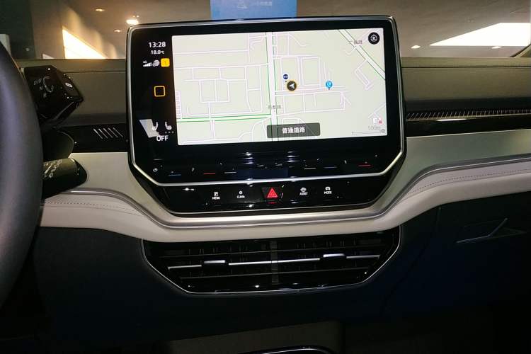 Used Volkswagen ID.6 CROZZ 2024 PRO Model Audio And AC Panel