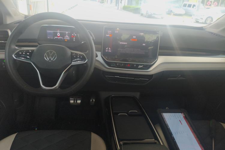 Used Volkswagen ID.6 CROZZ 2024 PRO Model Center Console