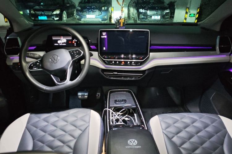 Used Volkswagen ID.6 CROZZ 2024 PRO Model Center Console