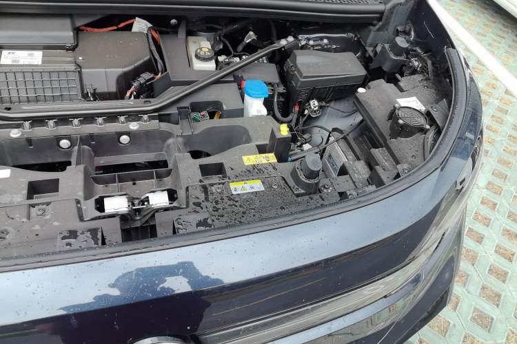Used Volkswagen ID.6 CROZZ 2024 Facelifted PRO Engine Bay Left