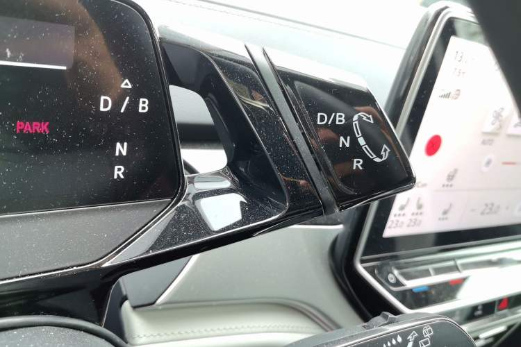 Used Volkswagen ID.6 CROZZ 2024 Facelifted PRO Gear Lever