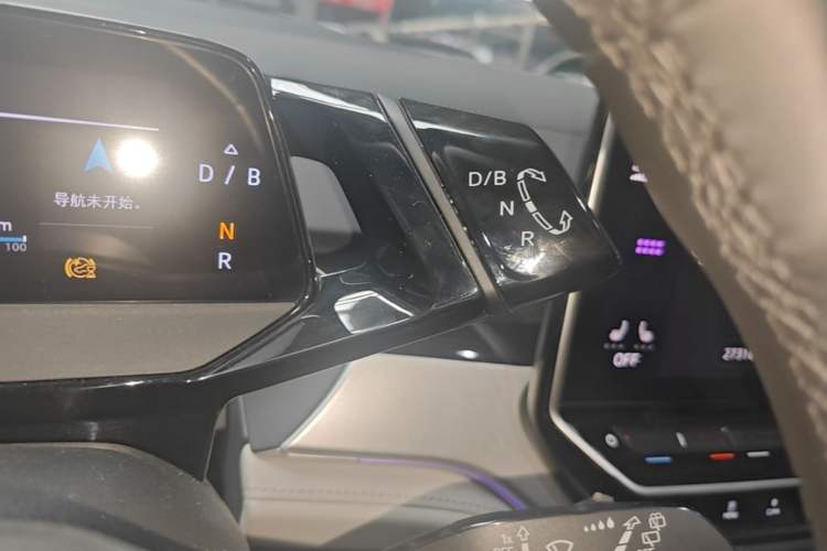 Used Volkswagen ID.6 CROZZ 2024 Facelifted PRO Gear Lever