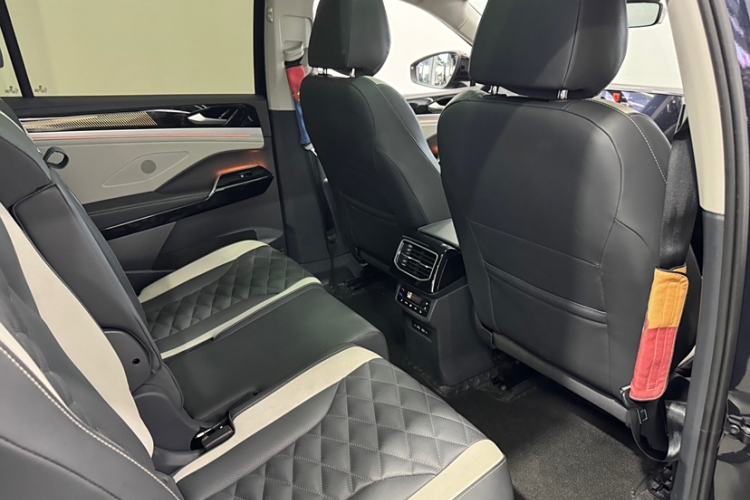 Used Volkswagen ID.6 CROZZ 2024 Facelifted PRO Interior 11