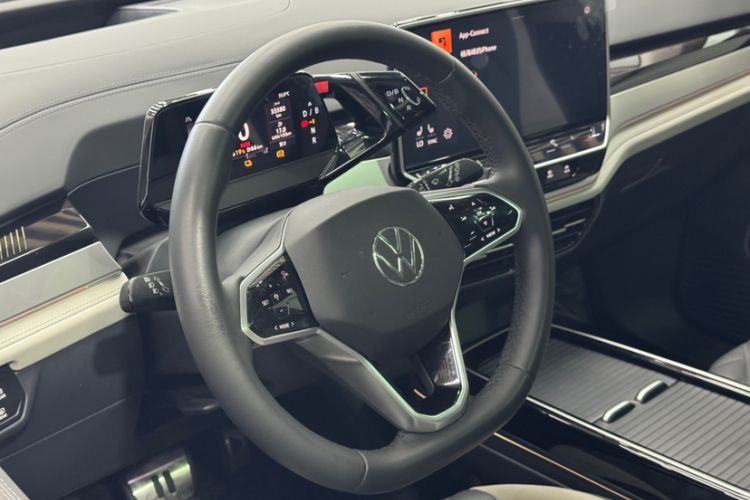 Used Volkswagen ID.6 CROZZ 2024 Facelifted PRO Interior 2