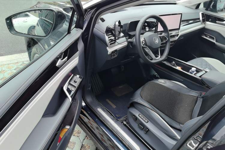 Used Volkswagen ID.6 CROZZ 2024 Facelifted PRO Interior 3