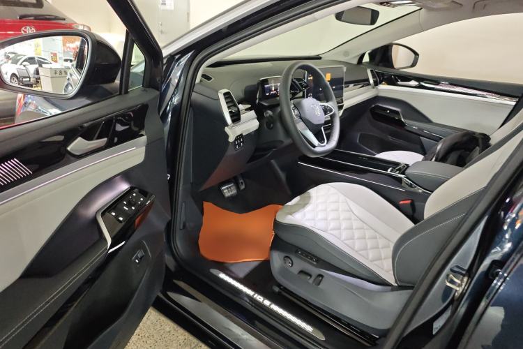 Used Volkswagen ID.6 CROZZ 2024 PRO Model Interior 3