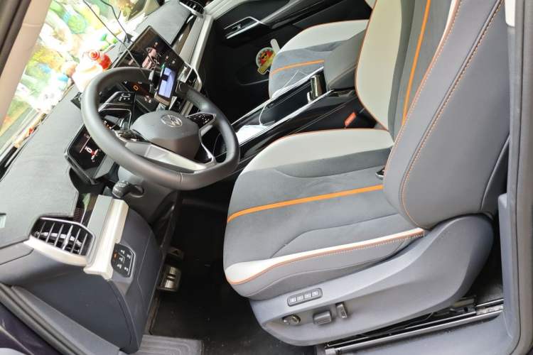 Used Volkswagen ID.6 CROZZ 2024 PRIME Left Front Seat
