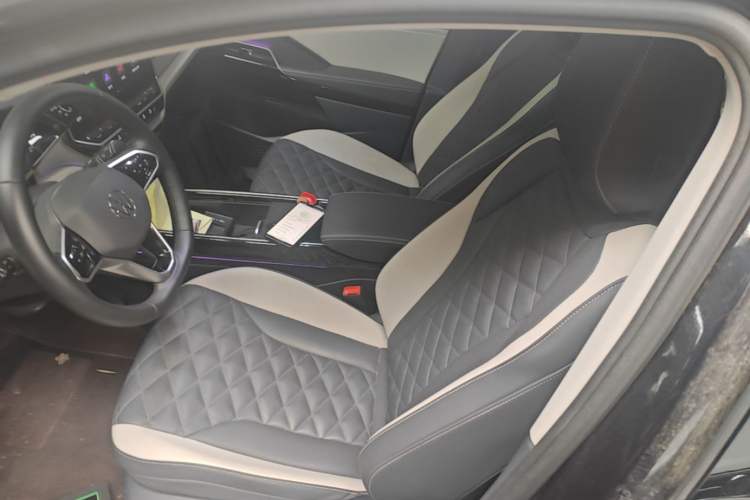 Used Volkswagen ID.6 CROZZ 2024 Facelifted PRO Left Front Seat