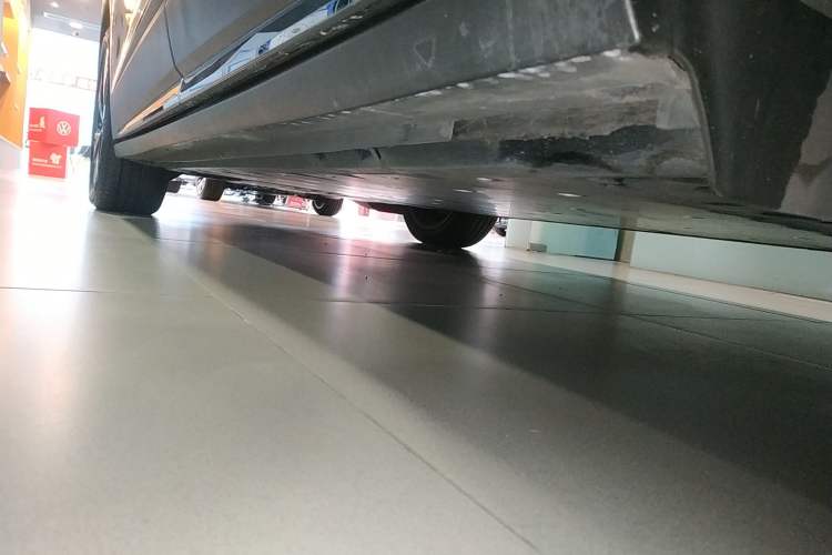 Used Volkswagen ID.6 CROZZ 2024 PRO Model Left Side Sill