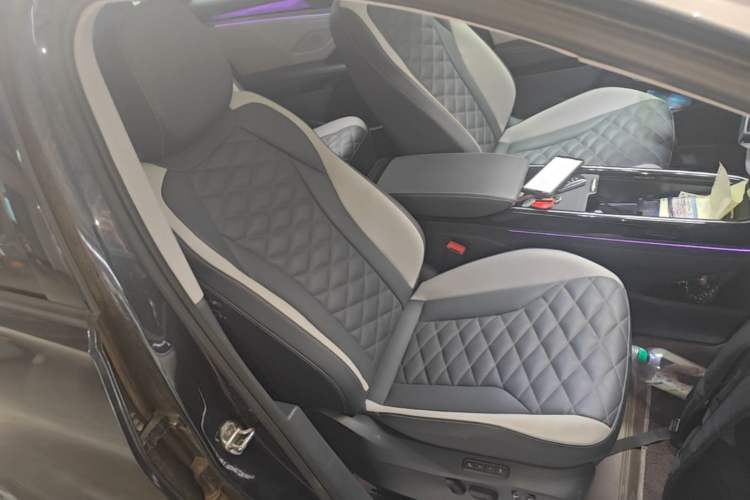 Used Volkswagen ID.6 CROZZ 2024 Facelifted PRO Right Front Seat