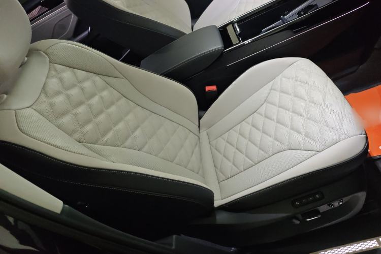 Used Volkswagen ID.6 CROZZ 2024 PRO Model Right Front Seat