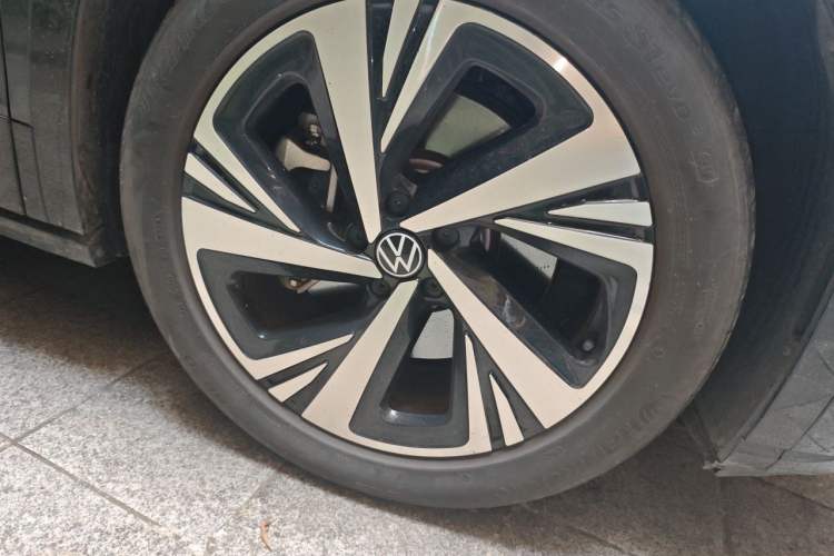 Used Volkswagen ID.6 CROZZ 2024 PRO Model Right Front Wheel Hub