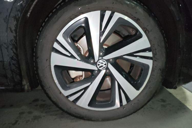 Used Volkswagen ID.6 CROZZ 2024 PRO Model Right Front Wheel Hub