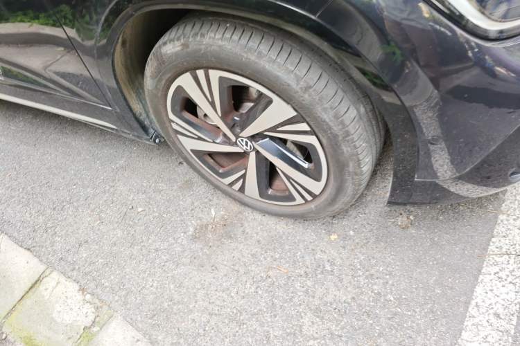 Used Volkswagen ID.6 CROZZ 2024 PRIME Right Front Wheel Hub