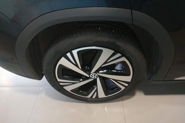 Used Volkswagen ID.6 CROZZ 2024 PRO Model Right Rear Wheel Hub