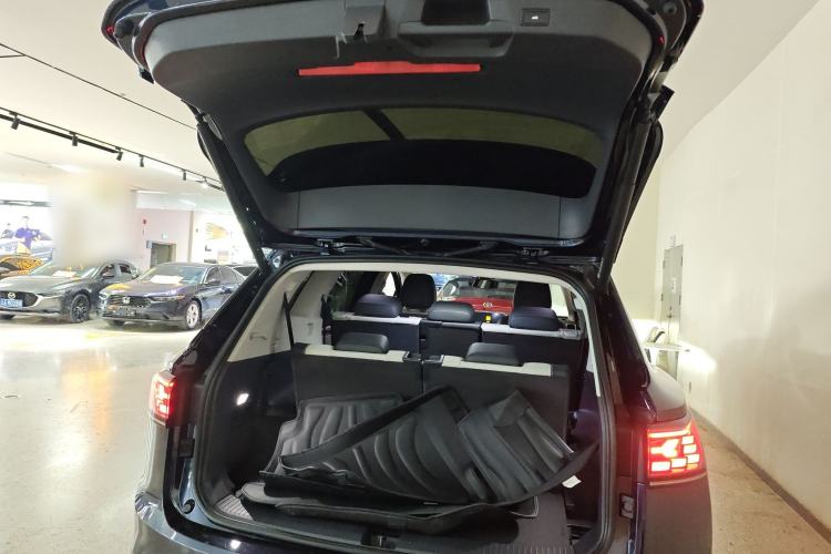Used Volkswagen ID.6 CROZZ 2024 PRO Model Trunk