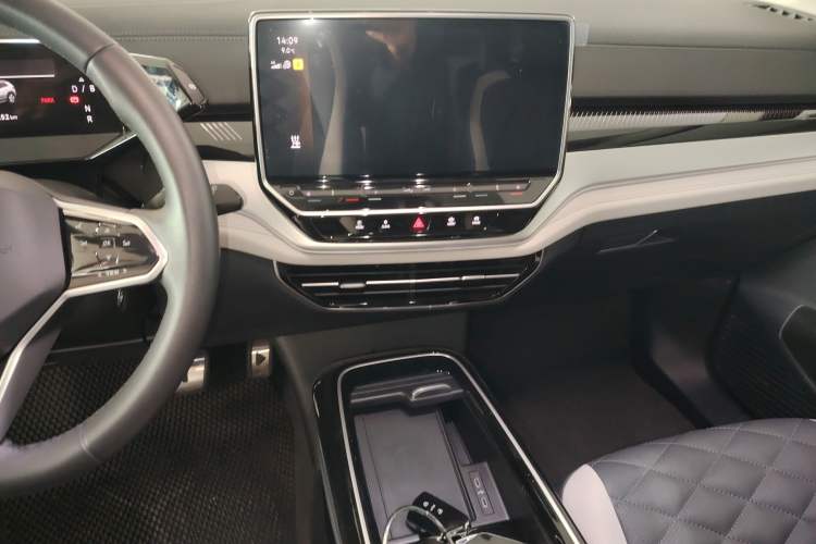 Used Volkswagen ID.6 CROZZ 2024 PRO Model Audio And AC Panel