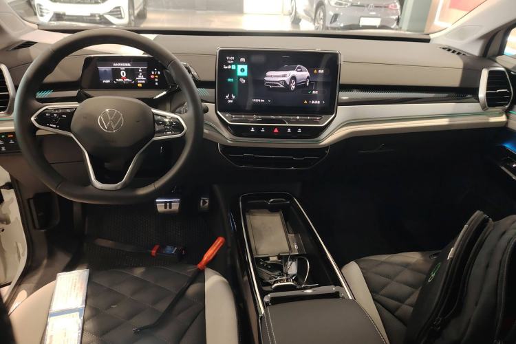 Used Volkswagen ID.6 CROZZ 2024 PRO Model Center Console