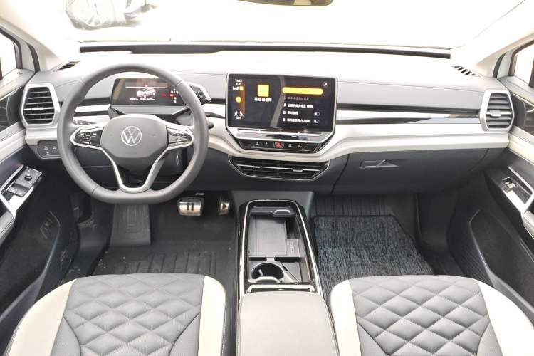 Used Volkswagen ID.6 CROZZ 2024 PRO Model Center Console