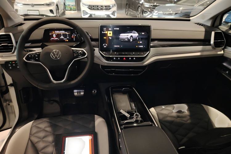 Used Volkswagen ID.6 CROZZ 2024 PRO Model Center Console