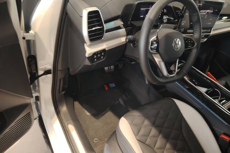 Used Volkswagen ID.6 CROZZ 2024 PRO Model Driver Seat