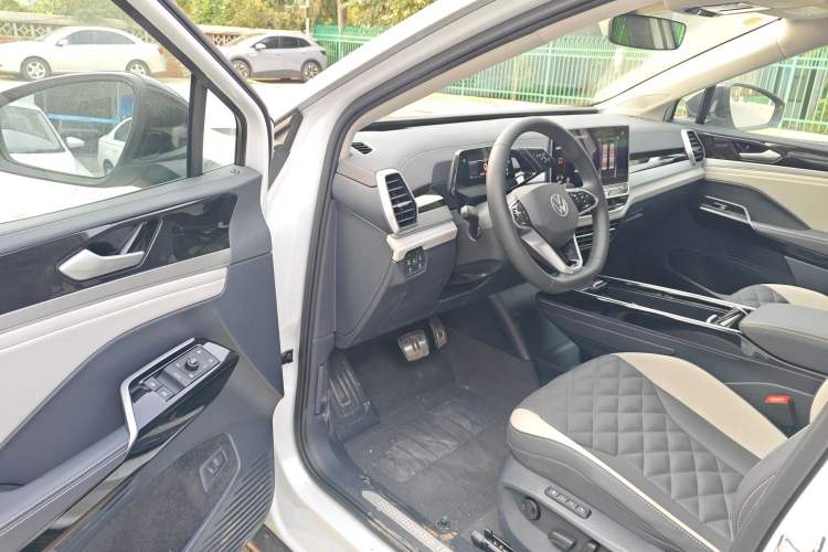 Used Volkswagen ID.6 CROZZ 2024 PRO Model Driver Seat