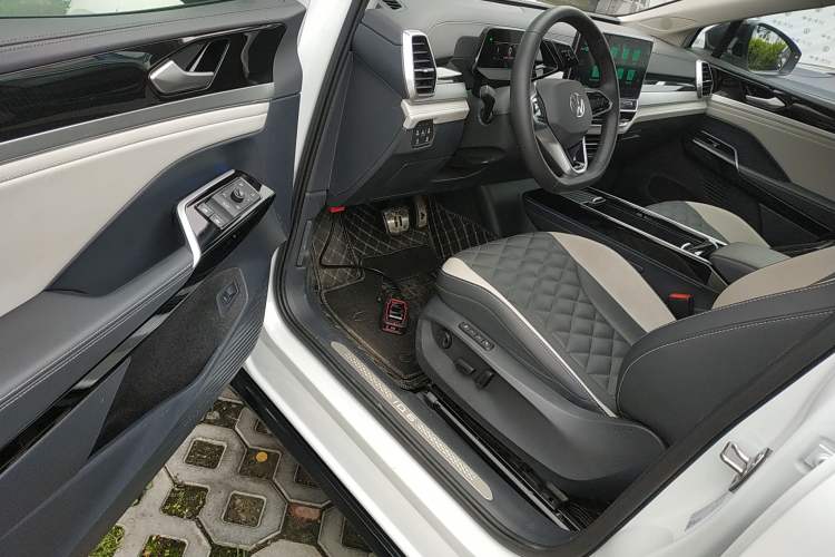 Used Volkswagen ID.6 CROZZ 2024 PRO Model Driver Seat
