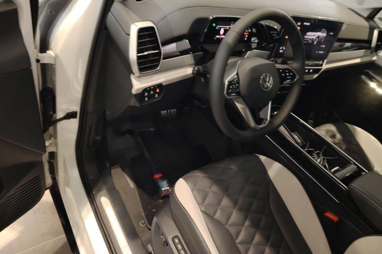 Used Volkswagen ID.6 CROZZ 2024 PRO Model Driver Seat