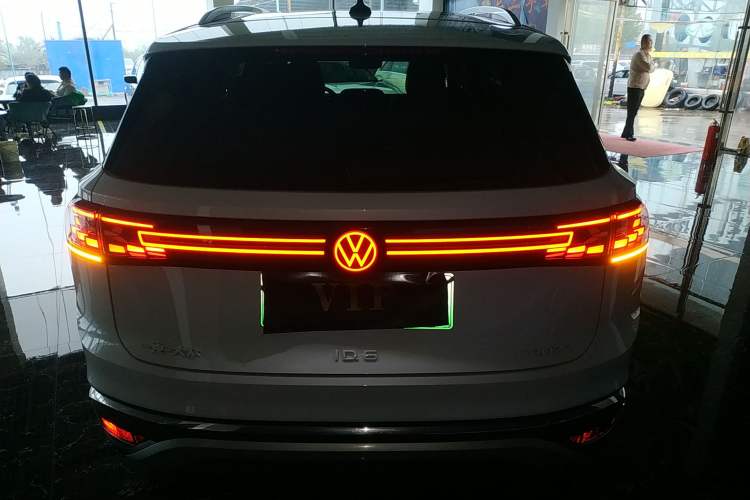 Used Volkswagen ID.6 CROZZ 2024 PURE model Exterior 4