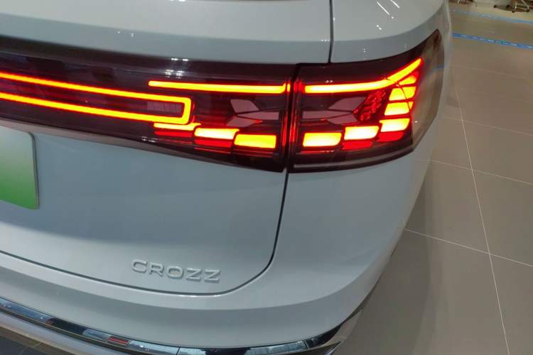 Used Volkswagen ID.6 CROZZ 2024 PRO Model Exterior 6